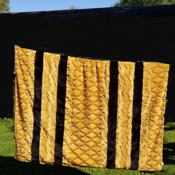 XL Waterfall Luxe Minky Blanket - Picture 4 of 11